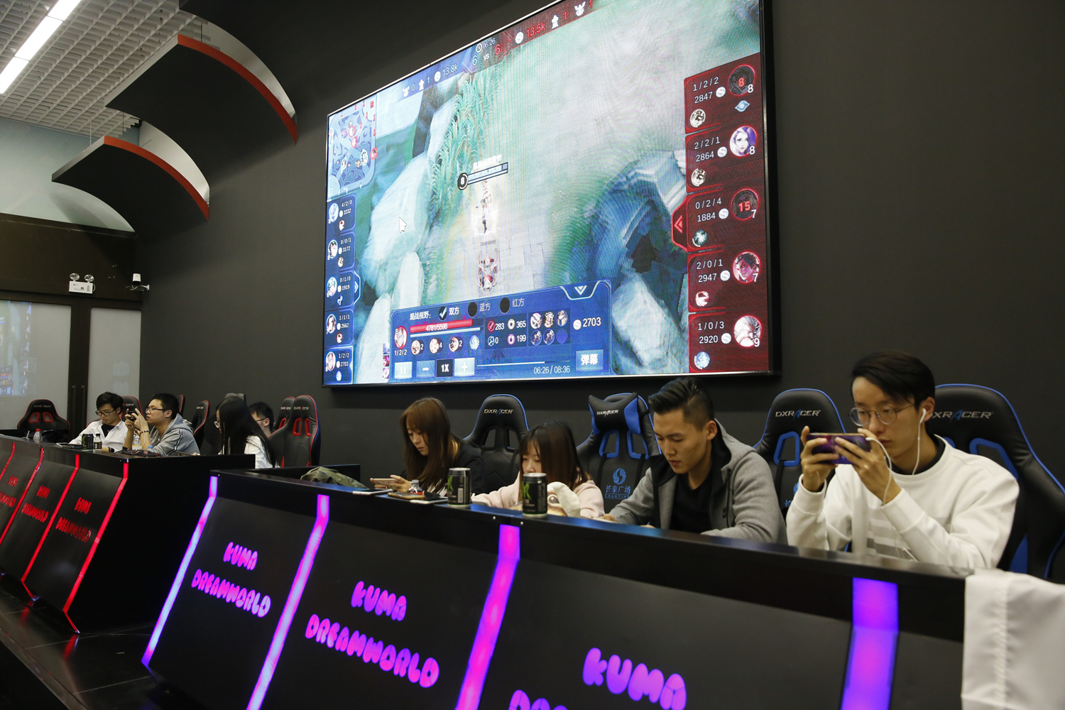 Mouz 在他们的办公室举办迷你LAN活动，期间为BLAST Bounty Fall在线阶段